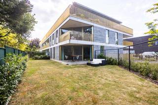 Découvrez ce magnifique appartement de plain-pied où espace, lumière et confort se marient à merveille. Avec son agencement bien pensé et...