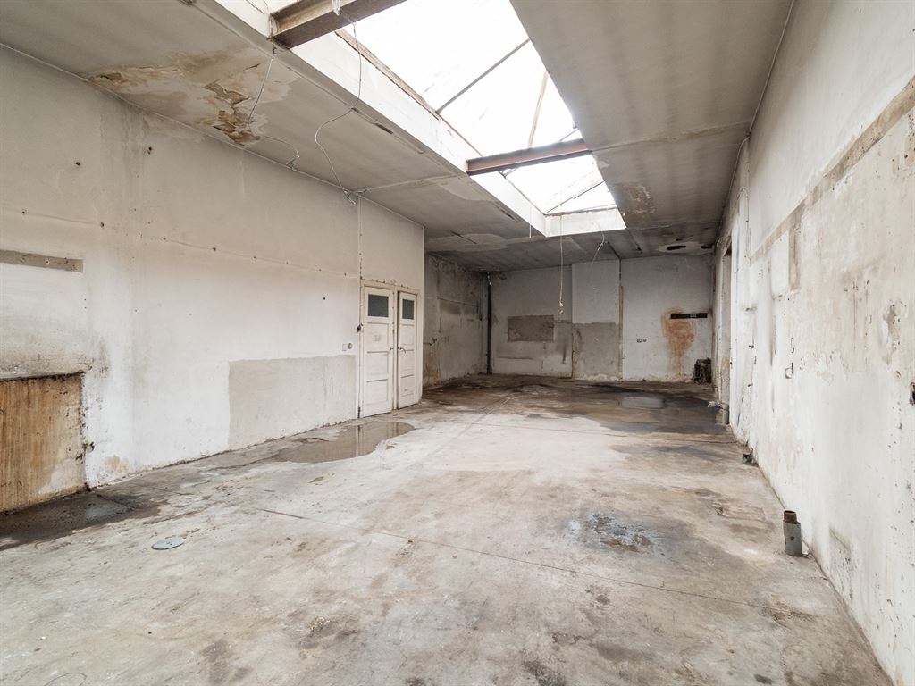 Te renoveren handelspand in Berchem - foto 4