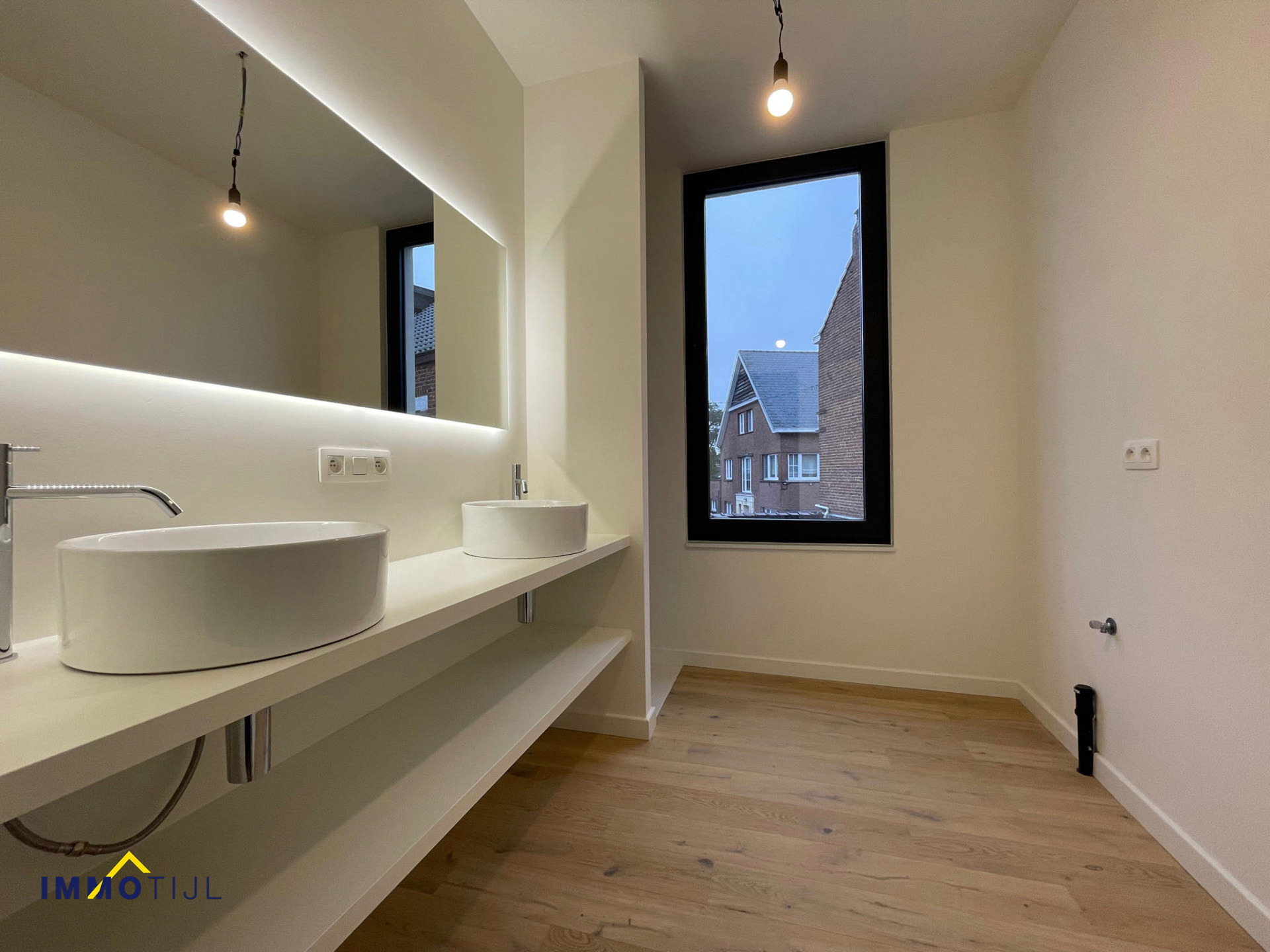 Gerenoveerde, moderne stadswoning te Aalst. - foto 4