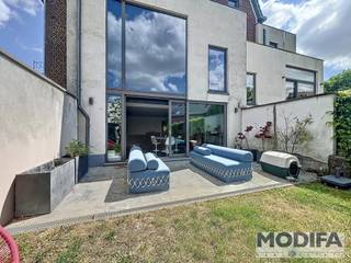 Lot / BeerselMagnifique maison "début du siècle" entièrement rénovée et agrandie en 2013 (rénovations LUXUEUSES sur 330m²)Hall d'entrée, salon avec...