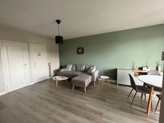 Te koop Dakappartement met 2 ruime terrassen in het centrum van Brasschaat.Ondergrondse autostaanplaats bij aan te kopen aan €18.000.Het appartement...