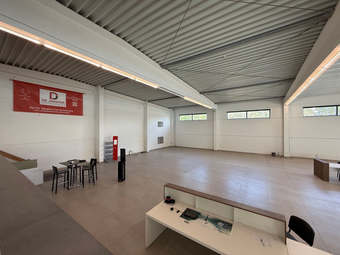 Multifunctioneel bedrijfsgebouw bestaande uit kantoren/showroom - foto 5