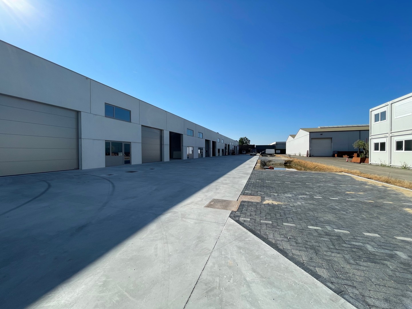 Nieuwbouwloods met een oppervlakte van 264 m² te Wingene. - foto 2