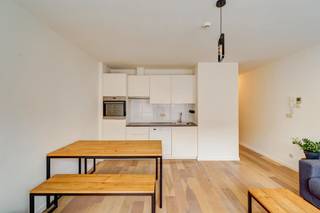 Vragen of bezoek? Contacteer Dimitry via dimitry@copandi.be.Dit gerenoveerd en deels bemeubeld appartement met 1 slaapkamer ligt op de bovenste...