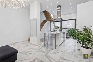 Maison prête à être emménagée avec 2-4 chambres à coucher et un grand jardin SW !Cette charmante maison est située dans un quartier calme, à deux pas...