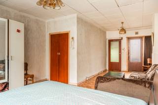 Studio te koop in Borgerhout - ideale investering<br /><br />Op de eerste verdieping van een kleinschalig gebouw aan de Terlostraat 45 in Borgerhout bevindt zich deze gezellige studio met veel potentieel. Dankzij de centrale ligging geniet u van een vlotte verbinding naar Antwerpen centrum, openbaar vervoer, winkels en gezellige buurtadresjes.<br /><br />De studio beschikt over een lichtrijke leefruimte, praktische indeling en een aangename woonomgeving. Het pand is momenteel verhuurd, wat deze eigendom meteen interessant maakt als investering.<br /><br /><strong>Troeven:</strong><br />Gegeerde ligging in Borgerhout<br />Eerste verdieping<br />Veel lichtinval<br />Terras<br />Verhuurd aan 488,52 euro aan een huurder die het al 9jaar huurt.<br /><br /><strong>Extra:</strong><br />Geen maandelijkse kosten.<br />EPC-label C.<br />Kadastraal inkomen bedraagt 399.<br /><br />Meer informatie of een bezoek ter plaatse? Neem gerust contact op.<br /><br /><br />(woongebied, vergunning, geen verkavelingsvergunning, voorkooprecht, geen rechterlijke herstelmaatregel of bestuurlijke maatregel opgelegd)