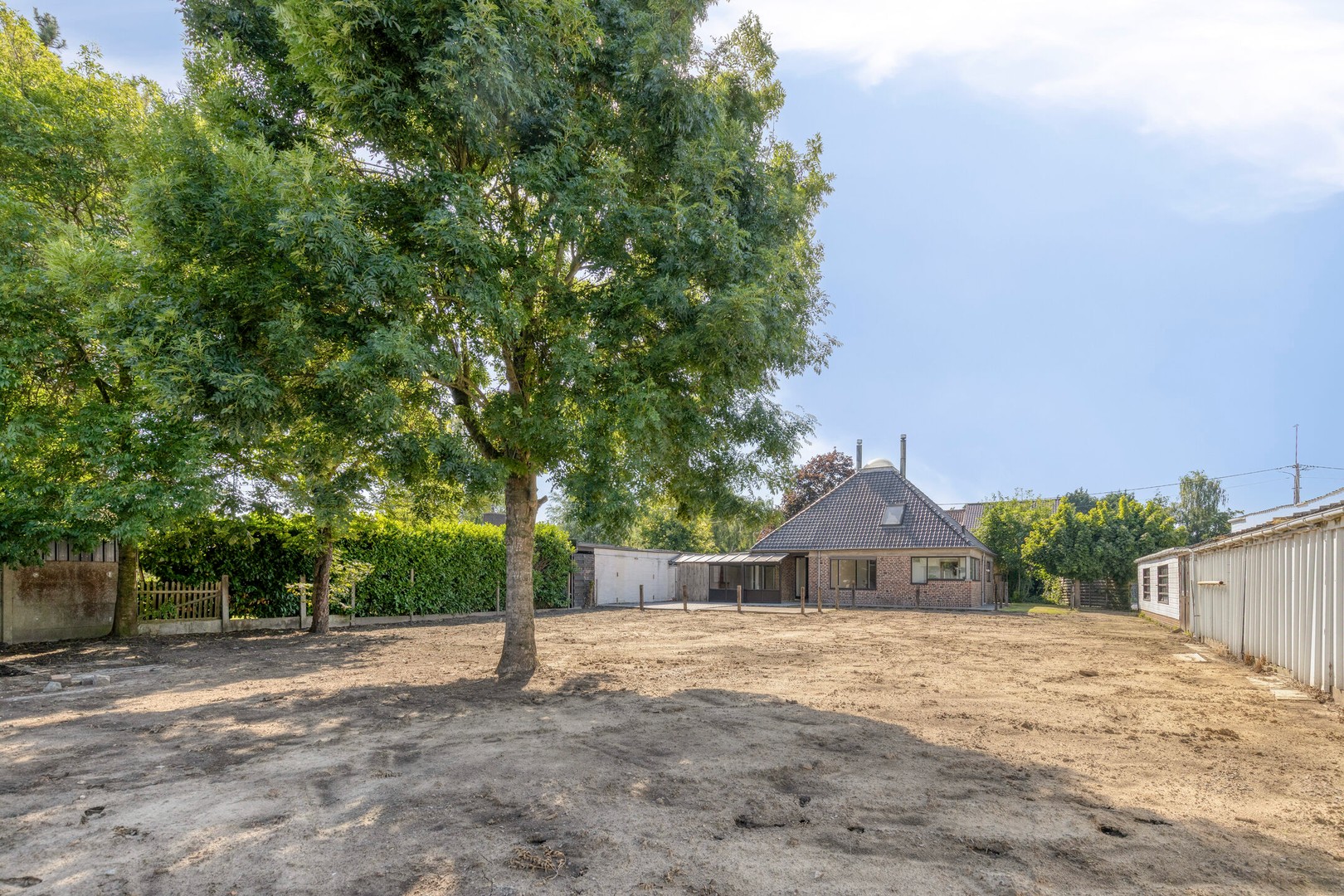 Alleenstaande woning op 1.441m² met extra opslagruimte - foto 2