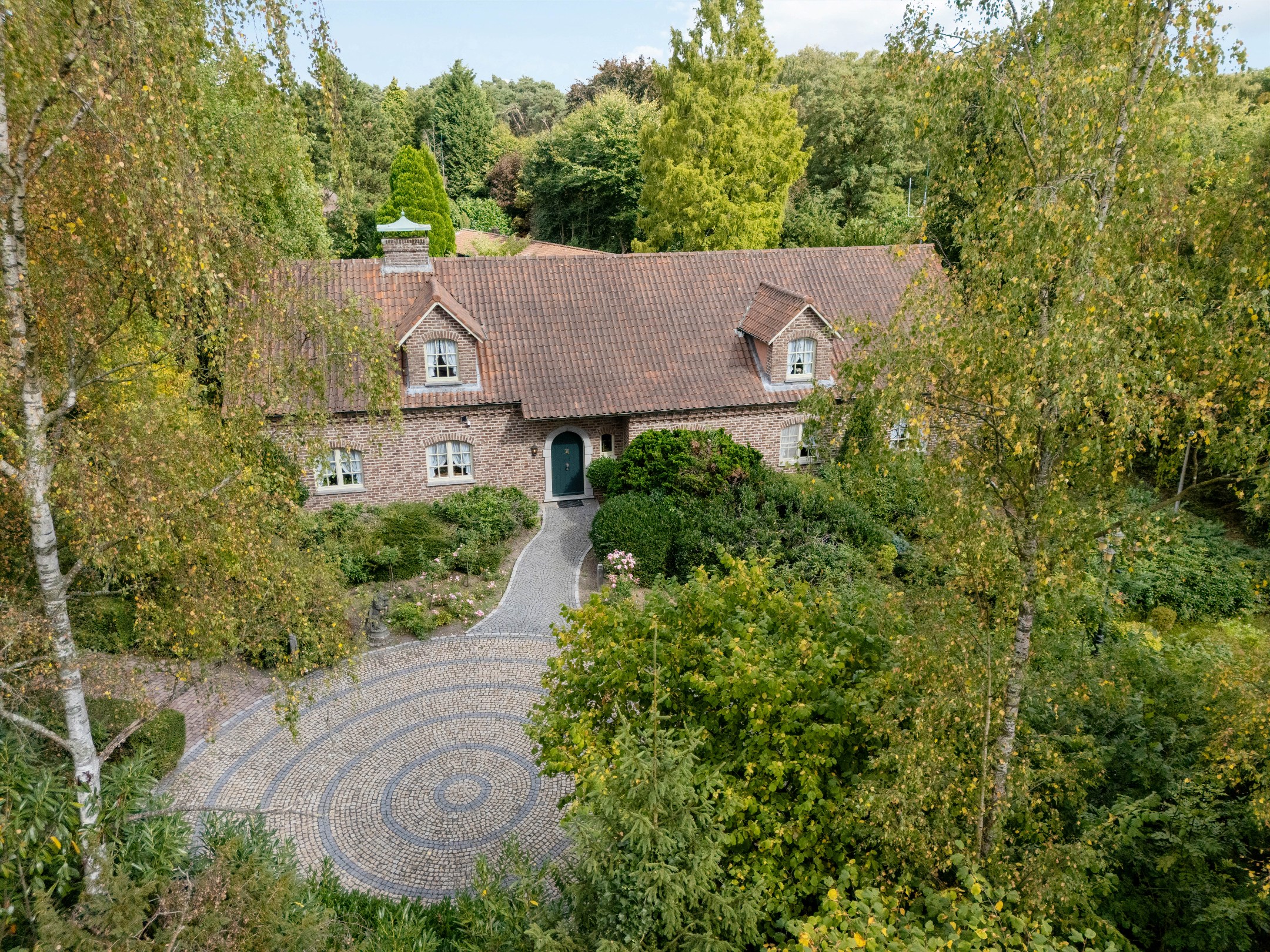 Luxury detached house in Lanaken with garden, terrace, garage and 4 bedrooms - built in 1982 - Large plot of land - Christie's Lifestyle - Energy label C - photo 3
