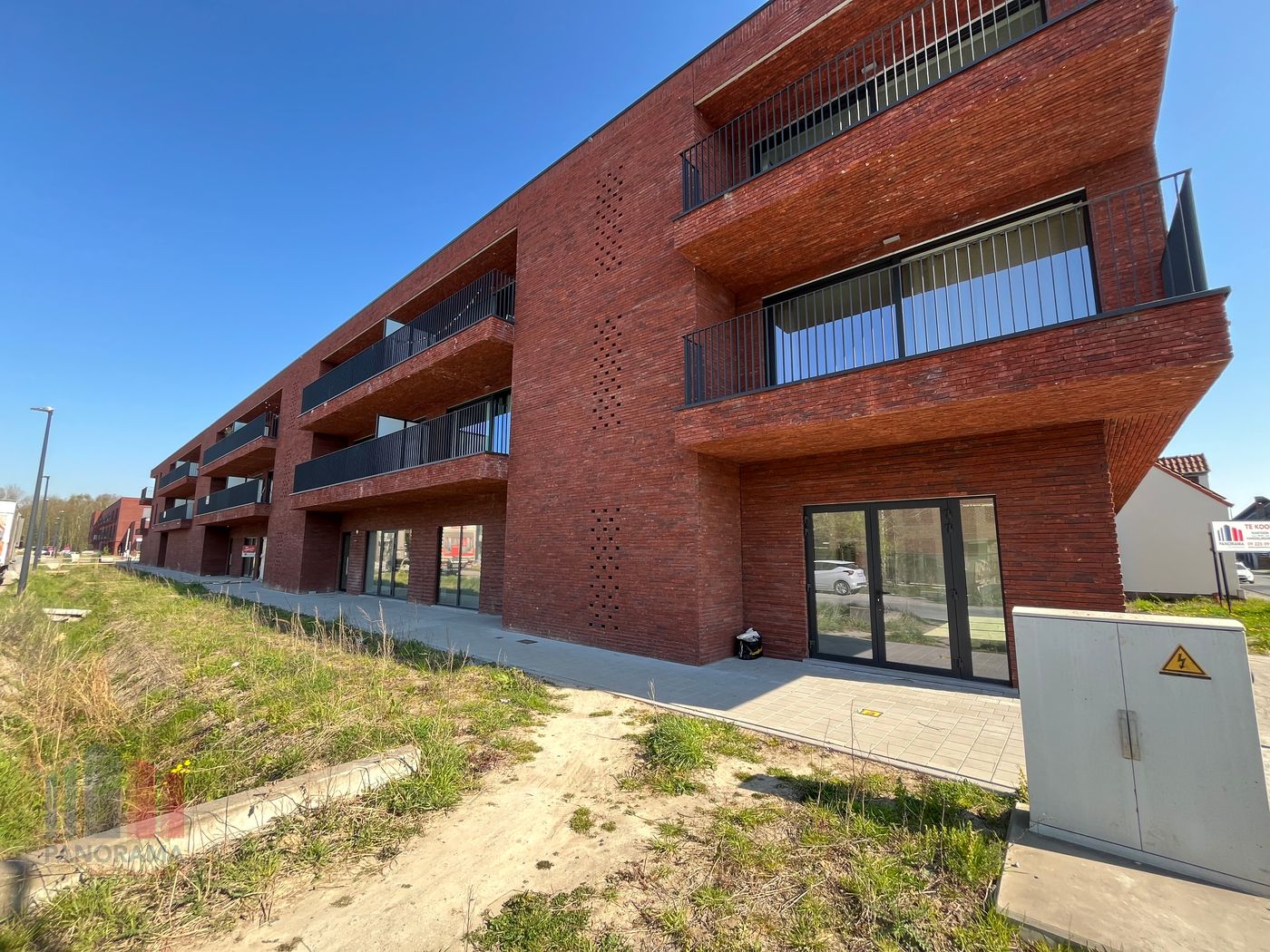 139 m² nieuwbouw handels- of kantoorruimte nabij de E40 te Drongen - foto 2