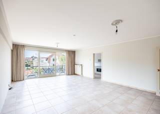 Spacious apartment (124 m²) with THREE full-sized bedrooms for sale in the center of Koksijde-Bad. This unique apartment is located on...
