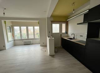 Dit gerenoveerde appartement met twee slaapkamers is gelegen in een rustige buurt van Koksijde. Het beschikt over een moderne inrichting,...