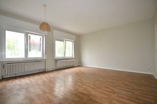 Res. Coudekercke:Te vernieuwen studio op het 4e verdiep, uitermate rustig gelegen. Volgende indeling: inkomhal, ingerichte badkamer met douche, open...