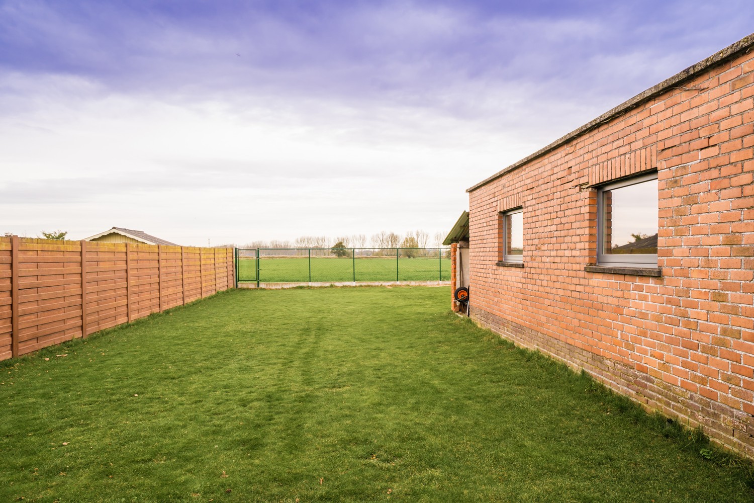 Halfopen bebouwing met ruime garage en prachtig uitzicht op de velden - foto 4