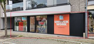 Heel netjes afgewerkte handelsruimte op een zeer goede commerciële ligging in het centrum van Evergem.Openbaar vervoer en ruime parking vlakbij...