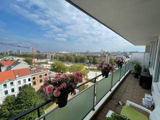 Aangenaam appartement op het zuid vlakbij restaurants, winkels, openbaar vervoer en de grote verbindingswegen. Het appartement geniet van een...