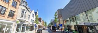 Commercieel handelspand van ca. 130 m² te huur op absolute topligging in de Ooststraat te Roeselare. Dit pand, voorheen ingericht als Grand...