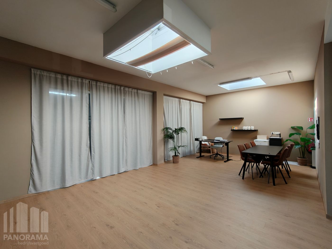 Bedrijfsgebouw van ca. 1.320 m² met verhuurd gedeelte in Oostende – uitstekende ligging nabij E40 - foto 5