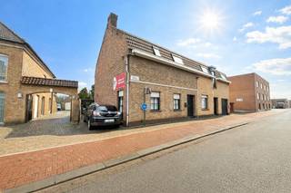 Op een gunstige locatie nabij het centrum van Wervik bevindt zich deze woning boordevol potentieel. Dankzij de vlotte verbindingen, de ruime...