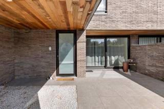RECENTE moderne ENERGIEZUINIGE woning met 3 SLK! Goedgelegen aan de KLINIEK en dichtbij het centrum van Waregem. Indeling: inkomhal met...