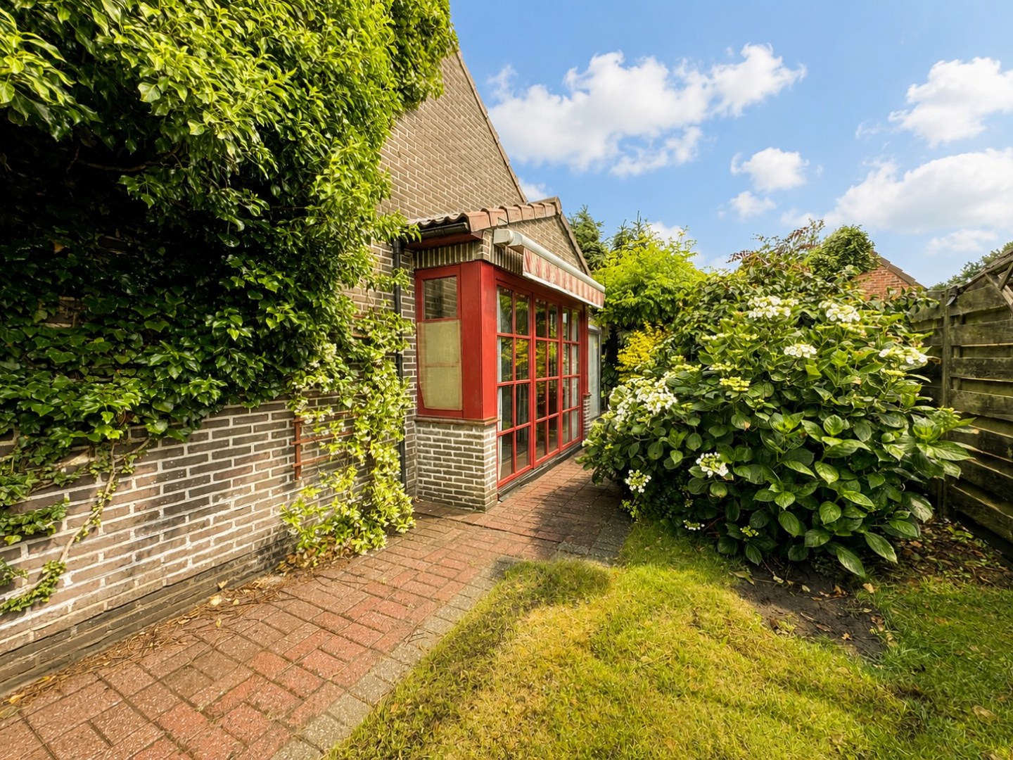 Rustig gelegen bungalow op toplocatie in Ertvelde met zonnige tuin ! - foto 5