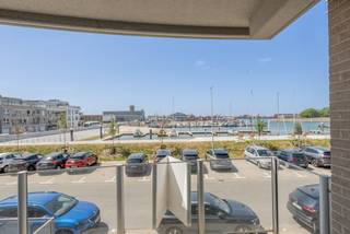 Appartement met 2 slaapkamers, 2 terrassen en een gesloten garagebox in het gebouw. Mooie locatie op de vernieuwde Tijdokstraat van Zeebrugge,...