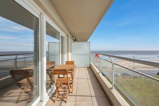 This apartment is located on the third floor of the Long Beach residence. The apartment has a spacious terrace (9 m²). The apartment has a very...