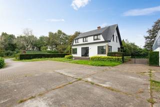 WILRIJK - Grens Edegem/Kontich: Villa met 4 slaapkamers op 11.662 grond, met groot magazijn 540m² en garage  BESCHRIJVING: Dit eigendom bevindt zich...