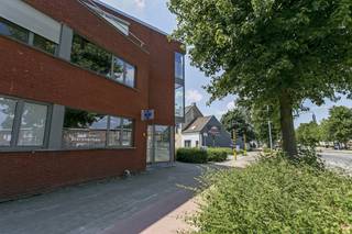 Vlakbij het centrum van Wommelgem en met een goede zichtbaarheid ligt deze mooie praktijkruimte (+/- 90m2) welke momenteel ingericht is en dienst...