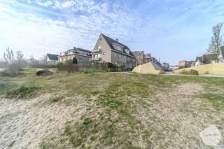 Prachtig instapklaar 2-slaapkamer appartement, gelegen op de tweede verdieping en genietend van een exclusief en blijvend zicht op de duinen.Bij het...