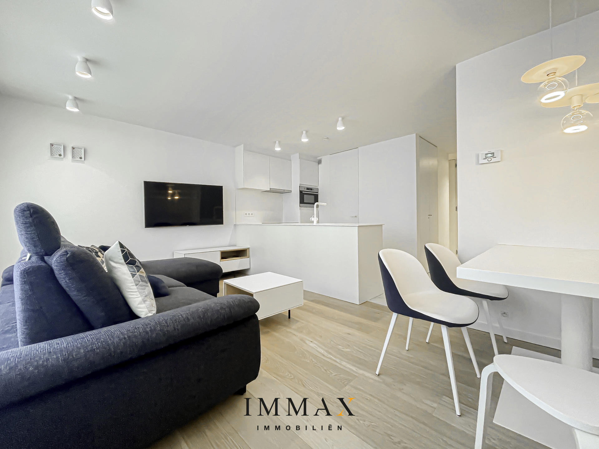 Gerenoveerd gelijkvloers appartement met 2-SLK vlakbij de Lippenslaan en het centrum - foto 1