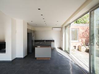 Voormalige dokterswoning met praktijkruimte en stadstuin. Deze statige villa (BVO 429 m²) is strategisch gelegen tussen de Sterre en het...