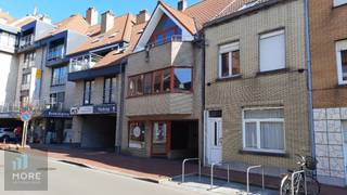 Cosy, light-filled duplex apartment located in Old Knokke. The apartment comprises a spacious light-flooded living room with an open fully equipped kitchen, a shower room, and 1 bedroom. An absolute top choice for price/quality. Ideal for singles or couples. Your visit is more than worth it!<br />A <strong>general viewing day</strong> will soon be scheduled to give everyone a chance to come and see it. <u>Registration for the site visit can only be made via our website 'Request your visit now'</u><br /><br /><span><strong>Rental subject to conditions; See www.more.be, "attachments" and subject to availability.</strong></span>
