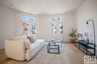 Dit stijlvol (ver)nieuwbouw duplexappartement is gelegen achter een authentieke gevel op de prachtige Ijzerenleen in het centrum van Mechelen...