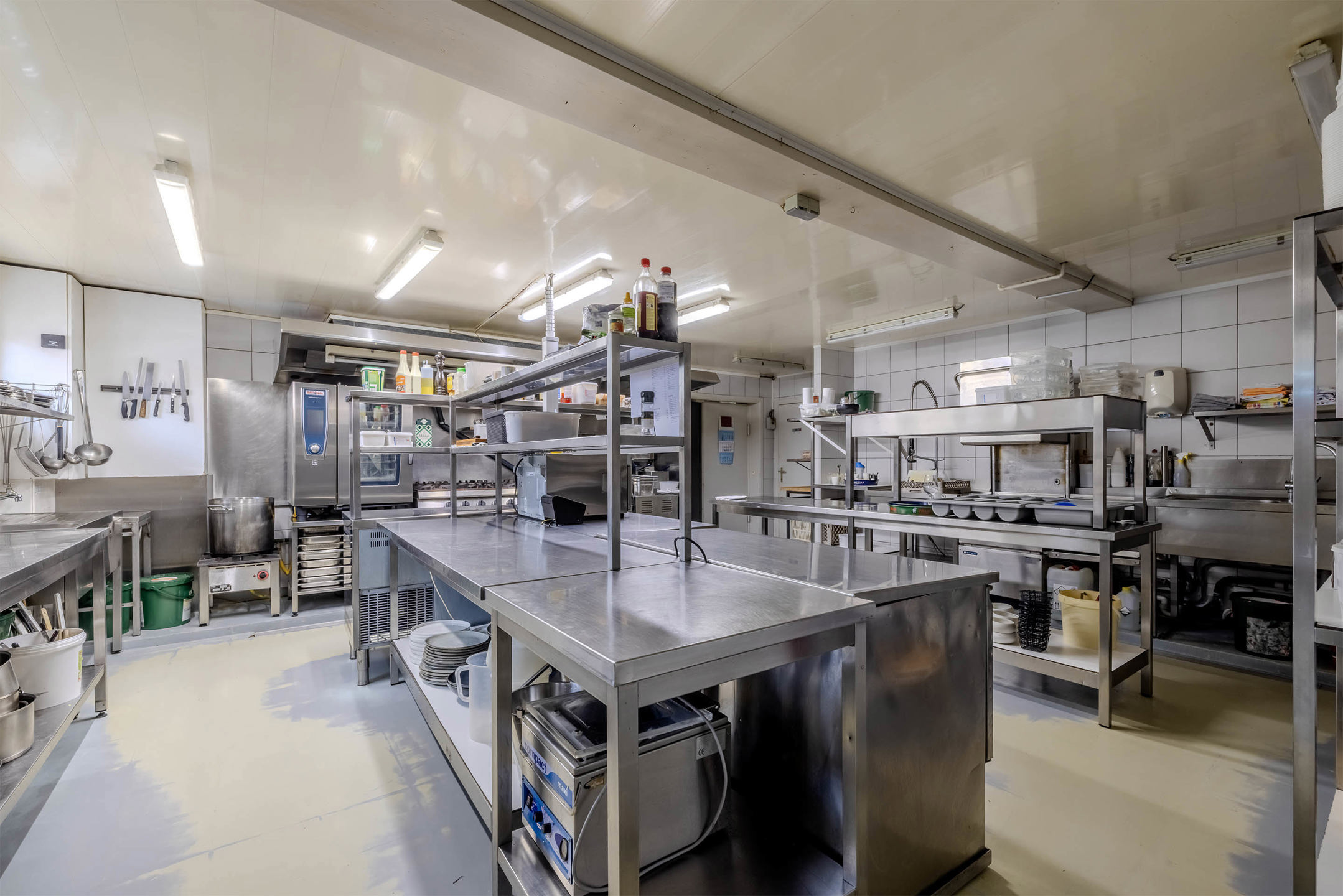 Uniek handelshuis met woonst, buitenbar en beachbar! - foto 5