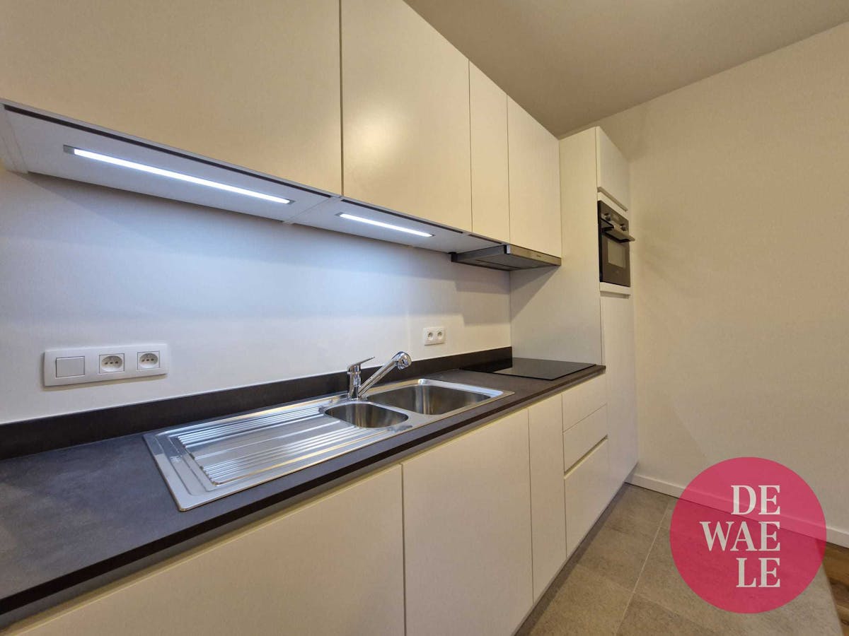 Nieuwbouw studio te Tour &amp; Taxis, staanplaats mogelijk - foto 3