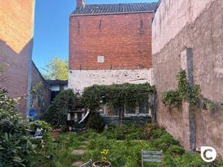 <p><span>Renovatieproject met tal van mogelijkheden in de Nielsestraat</span></p><p><span>Dit renovatieproject biedt tal van mogelijkheden voor wie op zoek is naar een interessante bouw- of renovatiekans.</span></p><p><span>Vooraan bevindt zich een </span><span>bouwgrond van 75 m²</span><span>, gelegen aan </span><span>Nielsestraat 254</span><span>. Achteraan bevindt zich een </span><span>totaal te renoveren woning op een perceel van 85 m²</span><span>, gelegen aan </span><span>Nielsestraat 250</span><span>.</span></p><p><span>De combinatie van beide percelen maakt dit project bijzonder interessant voor wie op zoek is naar een renovatieproject met potentieel. De eigendom biedt mogelijkheden voor zowel renovatie als een verdere ontwikkeling, afhankelijk van de geldende stedenbouwkundige voorschriften.</span></p><p><span>Gegevens:</span></p><ul><li><span>Nielsestraat 254: bouwgrond 75 m²</span></li><li><span>Nielsestraat 250: totaal te renoveren woning perceel van 85 m²</span></li><li><span>Interessant project voor renovatoren, bouwers of investeerders</span></li></ul><p><span>Tal van mogelijkheden</span></p><p><span>Renovatieplicht</span></p><p><span> De renovatieverplichting voor residentiële gebouwen gaat in op 1 januari 2023. </span></p><p><span>Wie vanaf 2023 de nieuwe eigenaar, opstalhouder of erfpachter wordt van een woning of appartement met een slecht EPC-label, moet die binnen de 5 jaar energetisch renoveren tot label D (of beter).</span></p><p><span> </span></p><p><span><span>https://www.vlaanderen.be/een-woning-kopen/renovatieverplichting-voor-residentiele-gebouwen-vanaf-2023#q-59813524-3072-4edc-bb23-c56becf7b528</span></span></p><p><span> </span></p>