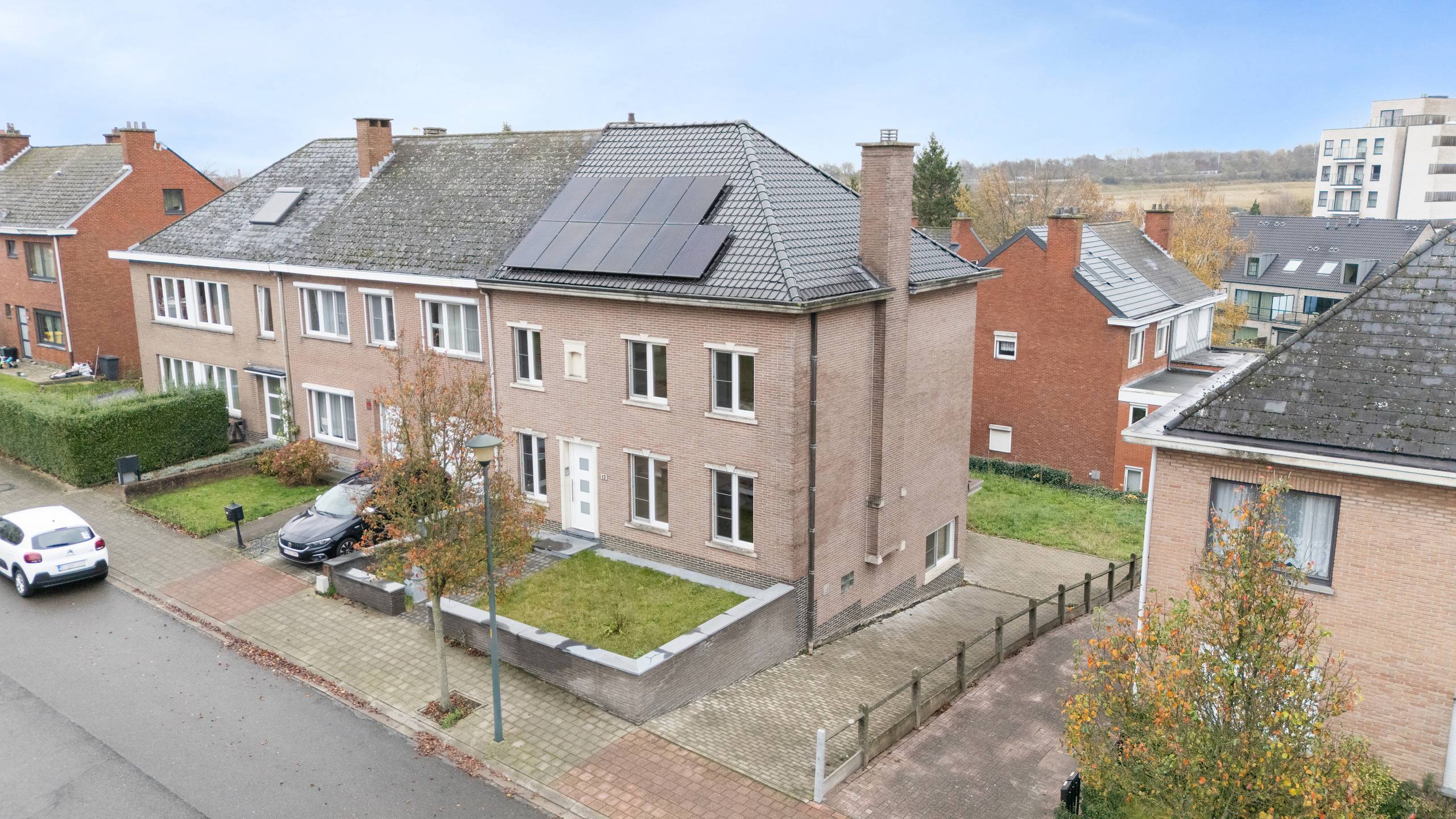 Halfopen huis in rustige buurt te koop - foto 2