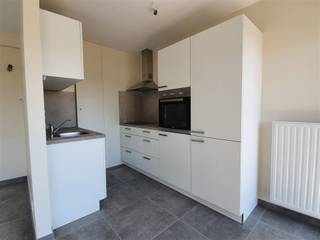 <p><span>Appartement rez de chaussé rénové avec jardin.</span></p><p><span>Comprenant:-1: garage & cave.</span></p><p><span>Rez-de-chaussée: hall d'entrée, séjour avec cuisine équipée, salle de bains, 1 chambre (14,5m²), bureau/chambre d'enfant (6m²), terrasse avec jardin Sud-Ouest.</span></p><p><span>Les charges demandées concernent l'entretien du jardin , haie et la chaudière de chauffage central.</span></p><p><span>disponible a partir du 01/09/2026. Convient pour max 2 pers !</span></p><p><span> </span></p><p><span> </span></p>