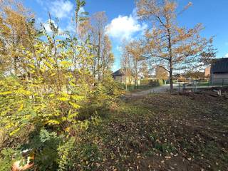 Deze bouwgrond voor open bebouwing bevindt zich in een landelijke omgeving en heeft een perceeloppervlakte van 1.384 m². De grond maakt deel uit...