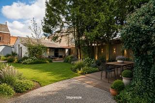Op een uitstekende locatie te Beerzel bevindt zich deze te renoveren woning met 1 slaapkamer op een perceel van 233 m². U bevindt zich hier vlakbij winkels, eet-en drankgelegenheden, scholen en het openbaar vervoer.<br /><br />We betreden de woning via de inkomhal. De praktische leefruimte kan u inrichten met een gezellige zithoek en een aparte eetplaats en is voorzien van een gaskachel. Aangrenzend aan de leefruimte bevindt zich de keuken de welke is voorzien van de voornaamste toestellen en ook toegang biedt tot de ruime, goed georiënteerde tuin waarin u steeds in alle rust en privacy kan genieten van het mooie weer. Aanpalend aan de keuken beschikt u over een badkamer die uitgerust is met een toilet, lavabo en een douchebad. Tot slot bereikt u via de nachthal de slaapkamer. <br /><br />U bent verplicht om deze woning binnen de 6 jaar na aankoop grondig energetisch te renoveren tot minimum EPC-label D.<br /><br />Dit is een uitstekende opportuniteit als u op zoek bent naar een renovatieproject met veel potentieel nabij het centrum van Beerzel. Contacteer ons voor meer informatie op +32 479/47.09.61 of neem een kijkje op www.boonstravastgoed.be .<br /><br />Bijzonderheden:<br />- Goede locatie<br />- Aangename tuin<br />- Perceel van 233 m²