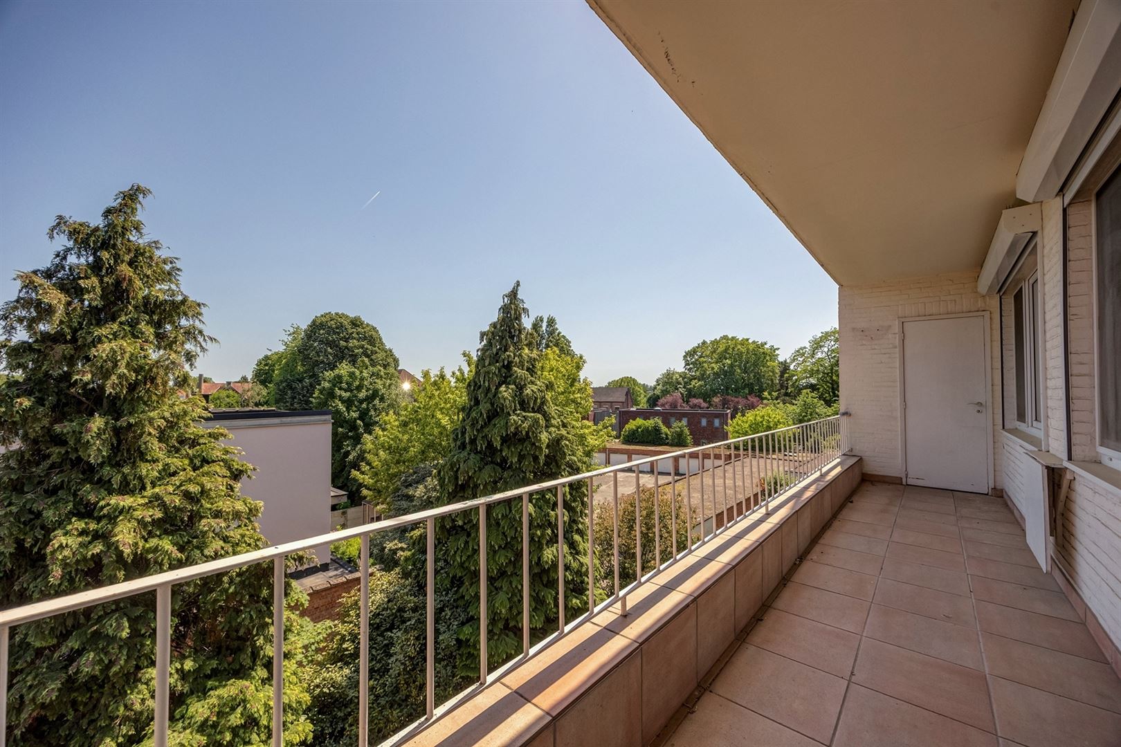 Ruim appartement met 2 slaapkamers, dressing en terras - foto 5