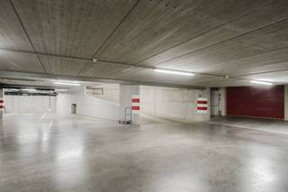 Place de parking souterraine à louer dans la Rijselsestraat à Courtrai. Dans l'ensemble :- parking fermé- très spacieux- au Grote Markt de...