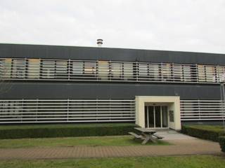 Volledig gerenoveerde kantoorruimtes beschikbaar , gelegen in het Keiberg Park, vlakbij op- en afritten van de Ring van Brussel, op 10 minuten van...