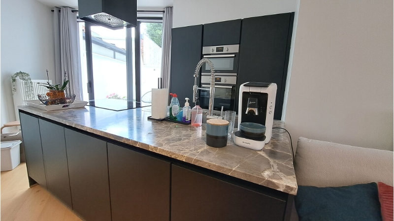 Gerenoveerde 3-slaapkamerwoning met STADSTERRAS te huur in Torhout - foto 3