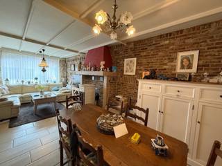 HOB gelegen in het centrum van Mol met 2 slpks, woonkamer, keuken, veranda, berging, badkamer, kelder en tuin. 