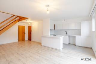 Ben je op zoek naar een lichtrijk duplexappartement, op een centrale ligging in Temse? Dan is dit iets voor u!Het appartement bevindt zich op de 2e...