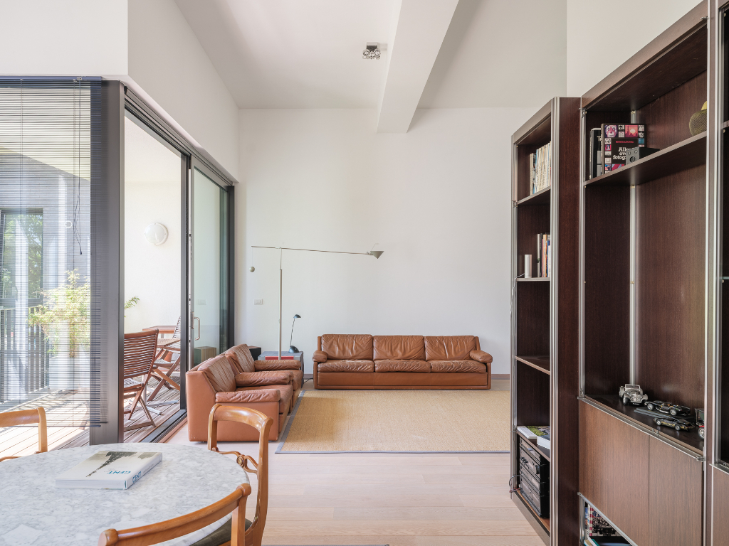 Ruim en lichtrijk 2-slaapkamerappartement met zonneterras in een groene en rustige omgeving vlakbij de Coupure. - foto 2