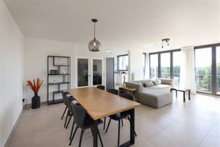 Modern gerenoveerd (2023) appartement met 3 slaapkamers nabij het bruisende centrum van Genk Ligging :+ Gelegen in de groenste centrumstad van...