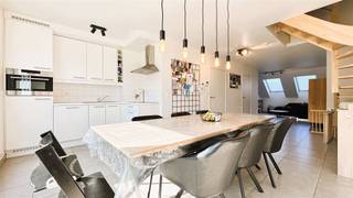 Stijlvol, modern duplex appartement in KasterleeOntdek dit prachtige appartement in het hart van Kasterlee, perfect gelegen voor wie op zoek is naar...