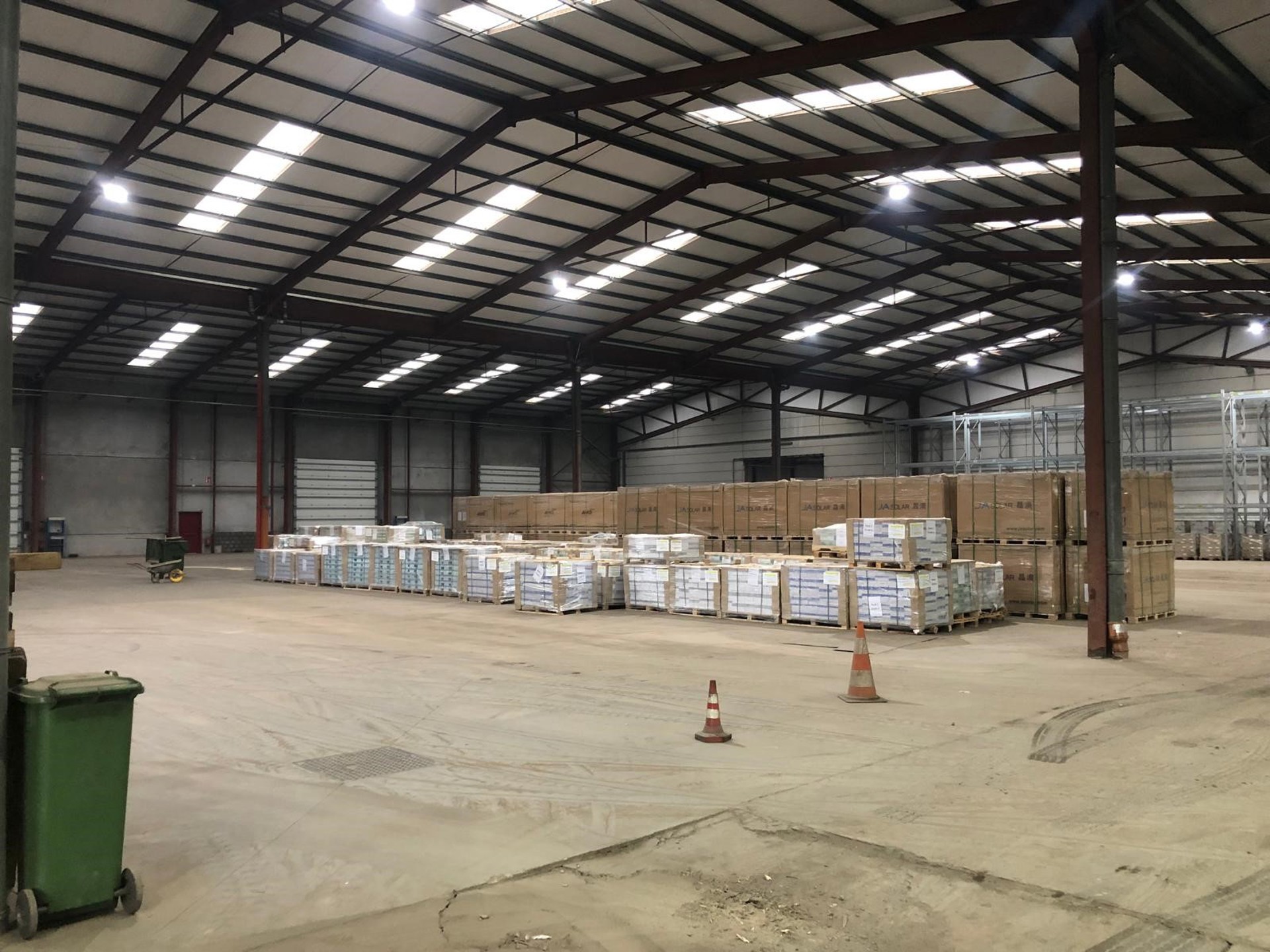 Commercial for rent in Boom - photo 1